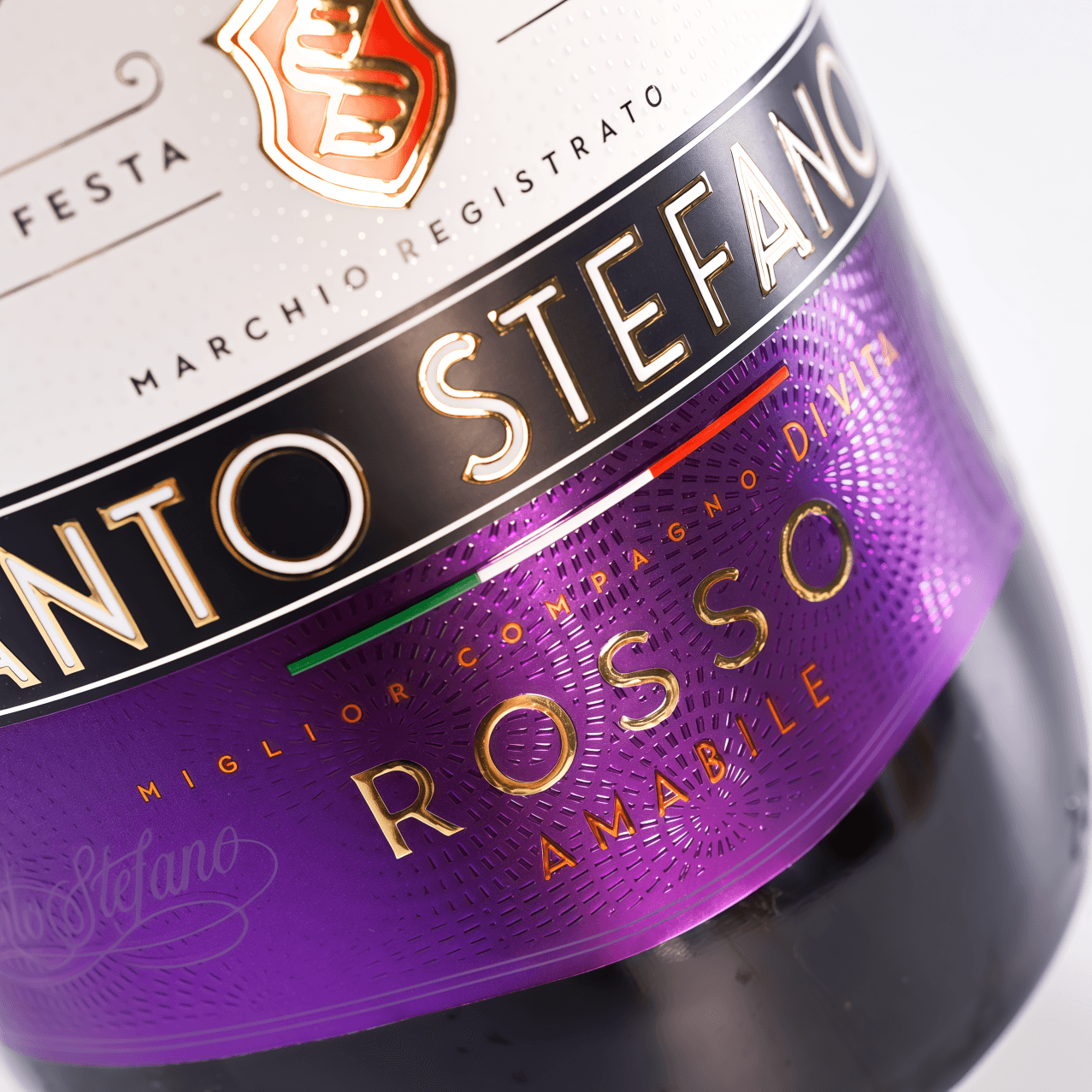 Custom Foil and Embossing Wine Bottle Labels